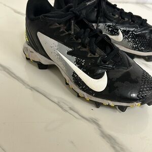 Nike Kids Black and White Baseball Cleats